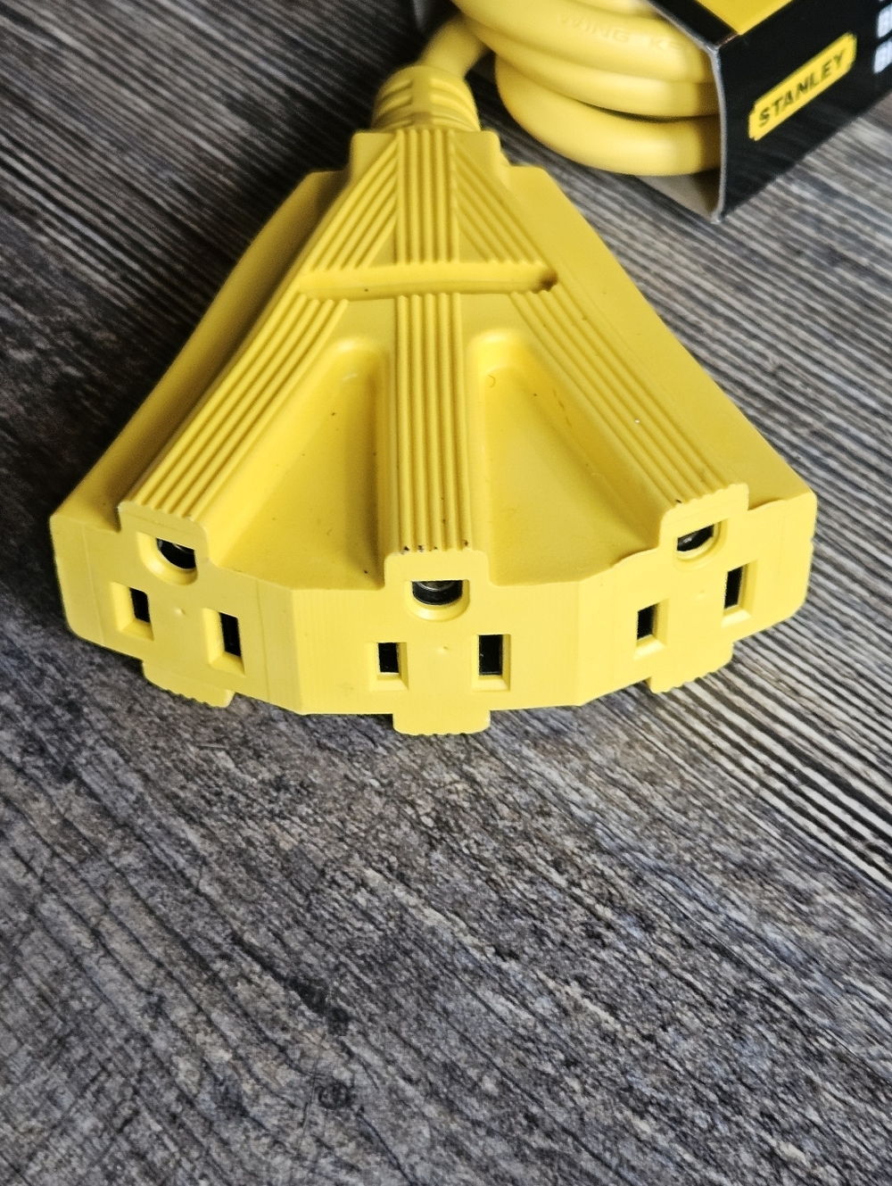 Stanley Power Block 8 Heavy Duty Outdoor Extension Cord/3 Prong/8 Ft. - Picture 2 of 3